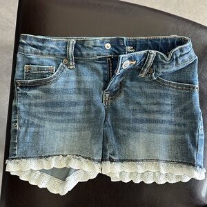 Girls M (7/8) Cat & Jack denim shorts lace trim  LIKE NEW